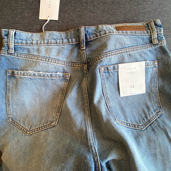 NWT Woman’s Cello super high rise jeans never worn. Size 13 fit like 11 - Picture 6 of 6